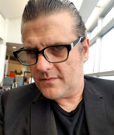 airport selfie